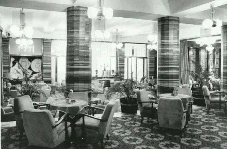 Alcron.jpg Hotel Alcron, hala, 30. léta 20. století