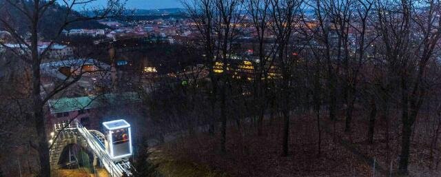 Nahoru vás vyveze unikátn,í nově zrekonstruovaná lanovka