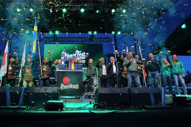 Na letošní Pilsner Fest přijelo návštěvníků ukázat své umění 9 zahraničních výčepních z celého světa