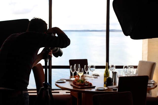 Některé luxusní restaurace si například najaly profesionální fotografy