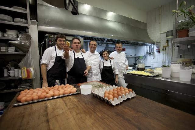 Restaurace zatím zůstává uzavřená, tohle je fotka z veselejších časů