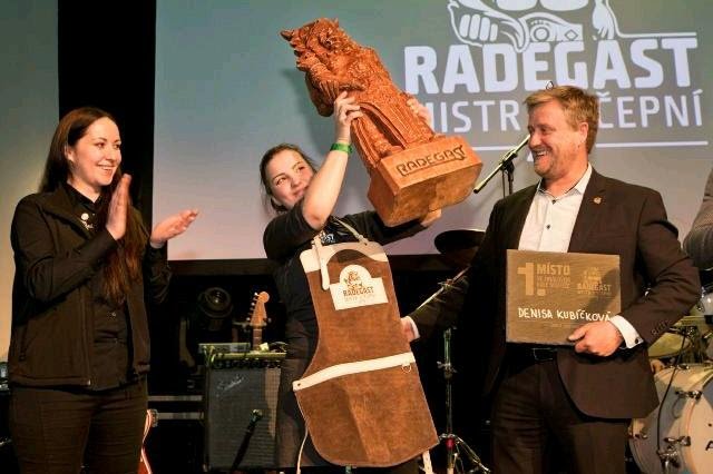 Vítězkou 5. ročníku prestižní soutěže Radegast Mistr Výčepní 2019 se stala Denisa Kubíčková z brněnské restaurace Tusto Titanium