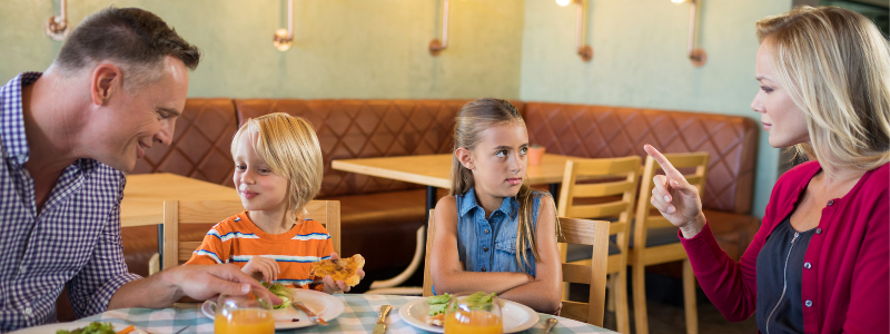 V restauracích si děti dávají řízek, smažák nebo palačinky